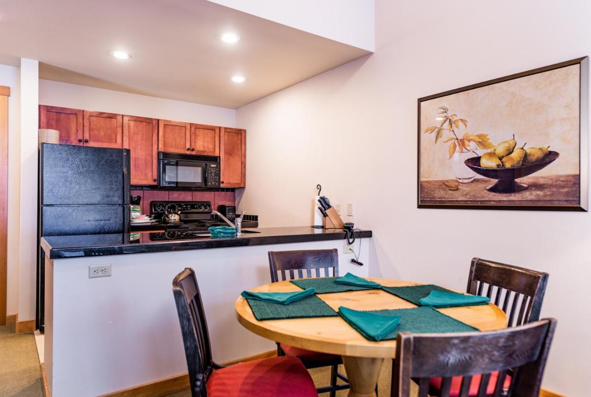 Schweitzer Mountain Resort White Pine Lodge Сандпойнт Екстериор снимка