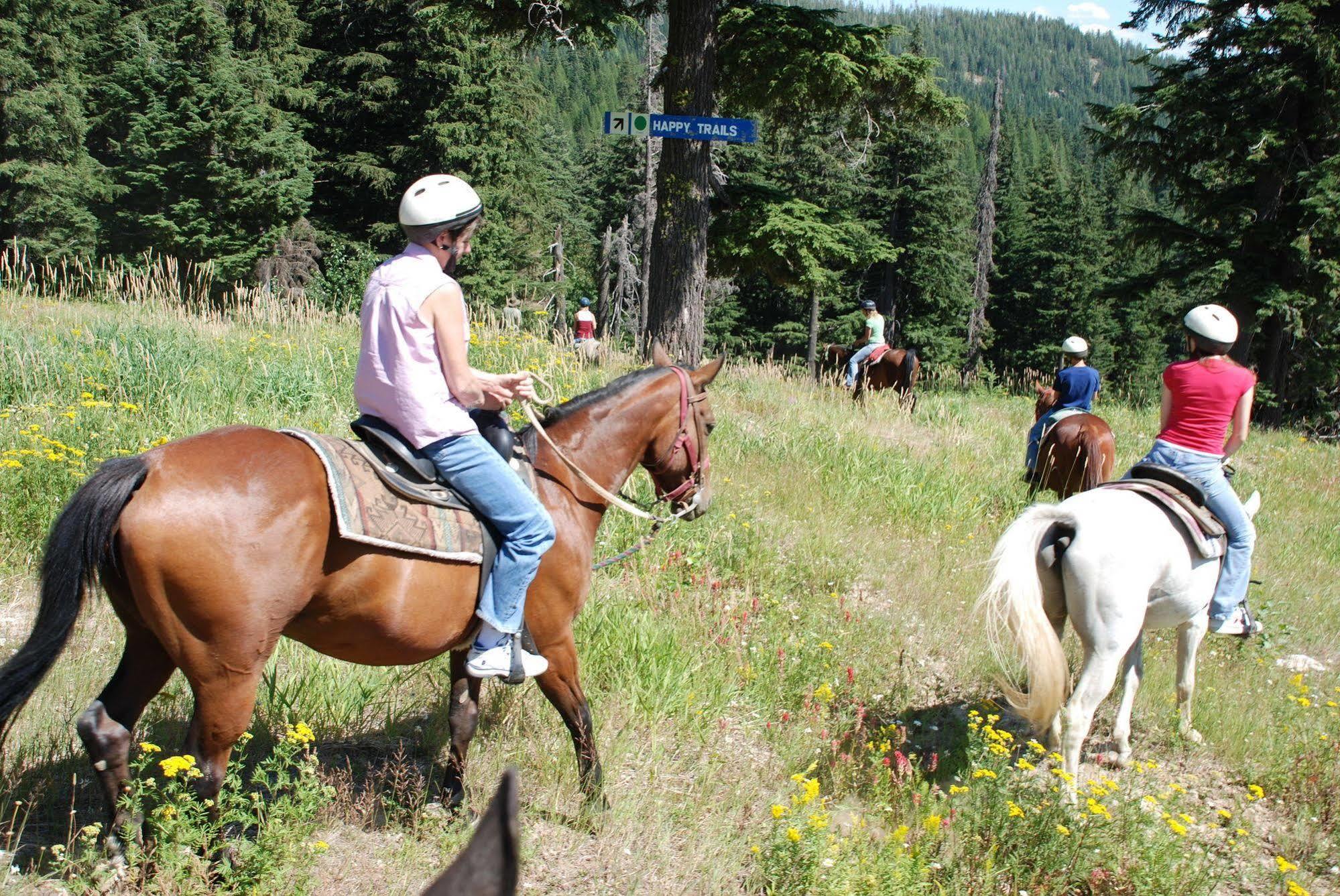 Schweitzer Mountain Resort White Pine Lodge Сандпойнт Екстериор снимка